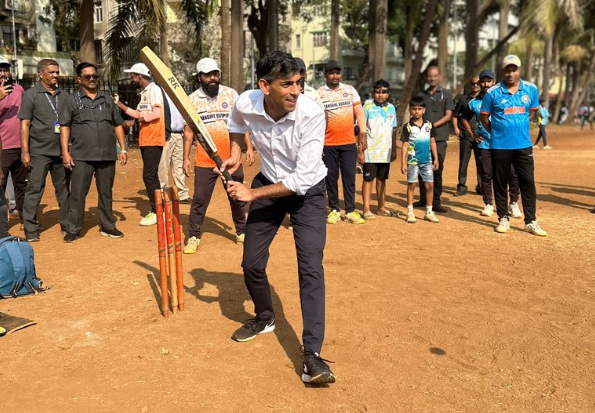 Former UK PM Rishi Sunak Plays Tennis Ball Cricket at Parsee Gymkhana During Mumbai Visit (See Pics) – www.lokmattimes.com