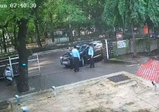 Cop Allegedly Assaults Security Guard Over Parking Row at Gokhale Institute