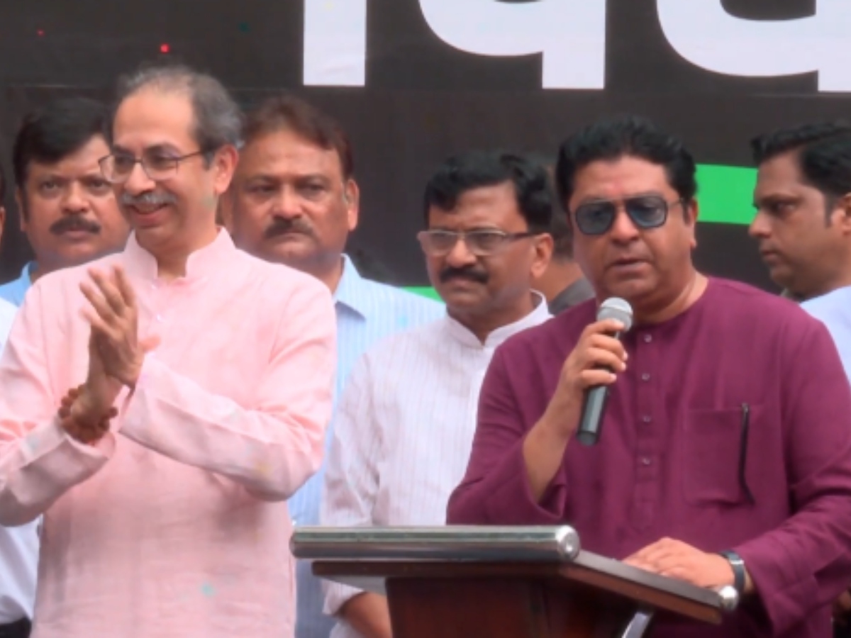 Uddhav Thackeray, Raj Thackeray Join Victory Rally at Shivaji Park in Mumbai After Dharmendra Pradhan's Resignation