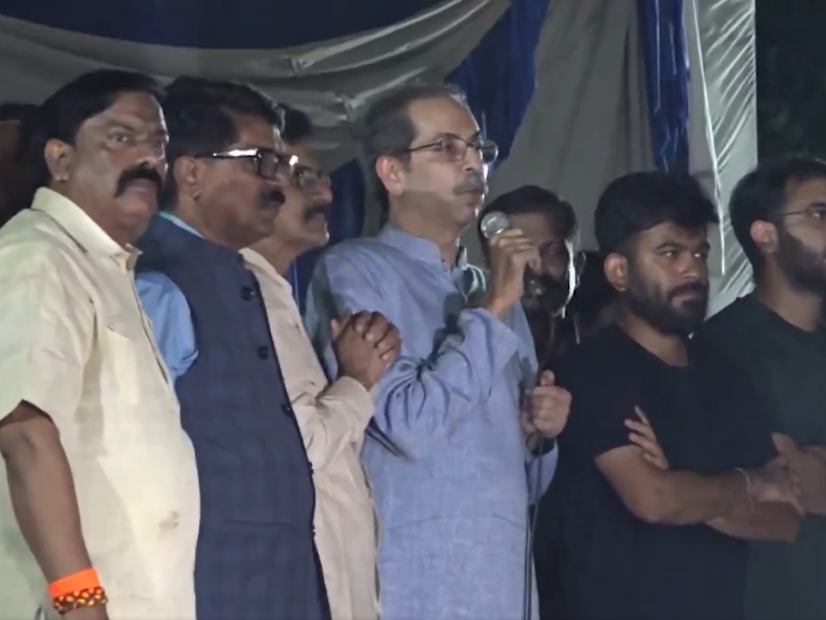 Shiv Sena (UBT) Chief Uddhav Thackeray Visits Delhi’s Jantar Mantar, Backs Protesting Students: 'This Spark Is Not Going to Go Off' (VIDEO)