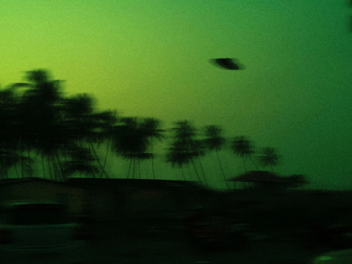 UFO sighted in the USA? Unknown objects spotted in the sky near secret military facilities in California