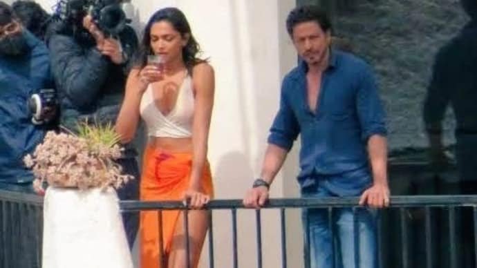 Unseen photo of Shah Rukh Khan and Deepika Padukone from the sets of ...