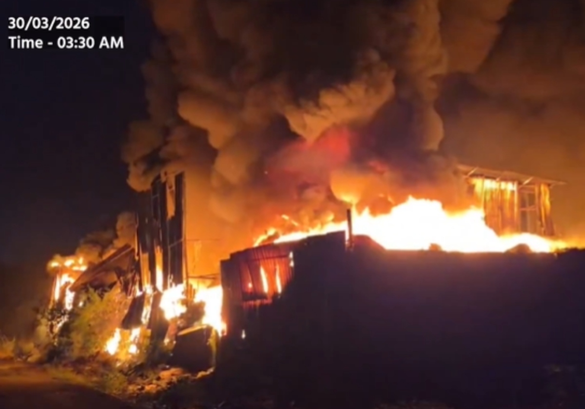 Incêndio monstruoso em Vapi 🔥