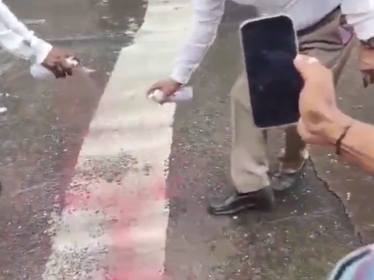 Mumbai: MNS Protests Against White Stripe For Jain Monks on Malad Road