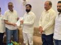MLA Hitendra Thakur request Eknath Shinde to set up a well-equipped hospital on Maharashtra- Ahmedabad national highway - Hindi News | MLA Hitendra Thakur request Eknath Shinde to set up a well-equipped hospital on Maharashtra- Ahmedabad national highway | Latest maharashtra News at Lokmattimes.com