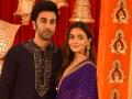 Ranbir Kapoor - Alia Wedding: Mobile phones of staff members sealed by security team - Hindi News | Ranbir Kapoor - Alia Wedding: Mobile phones of staff members sealed by security team | Latest entertainment News at Lokmattimes.com