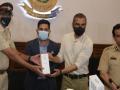 Suniel Shetty donates 800 air purifiers to police stations - Hindi News | Suniel Shetty donates 800 air purifiers to police stations | Latest maharashtra News at Lokmattimes.com