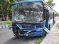39 BJP workers injured as their bus crashes in Madhya Pradesh - Hindi News | 39 BJP workers injured as their bus crashes in Madhya Pradesh | Latest national News at Lokmattimes.com