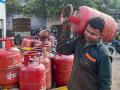 LPG to introduce fix cap limit for cylinder users in a year - Hindi News | LPG to introduce fix cap limit for cylinder users in a year | Latest national News at Lokmattimes.com