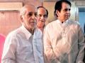 Veteran actor Dilip Kumar's younger brother dies a week after testing positive for COVID-19 - Hindi News | Veteran actor Dilip Kumar's younger brother dies a week after testing positive for COVID-19 | Latest entertainment News at Lokmattimes.com