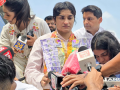 "Our Fight Is Not Over Yet," Says Vinesh Phogat as She Returns Home After Paris Olympics Heartbreak (Watch Video) - Hindi News | "Our Fight Is Not Over Yet," Says Vinesh Phogat as She Returns Home After Paris Olympics Heartbreak (Watch Video) | Latest other-sports News at Lokmattimes.com
