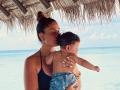 Kareena Kapoor Khan celebrates 6 month birth anniversary of son Jeh in Maldives - Hindi News | Kareena Kapoor Khan celebrates 6 month birth anniversary of son Jeh in Maldives | Latest entertainment News at Lokmattimes.com