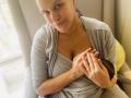 Neha Dhupia shares a powerful picture of breastfeeding her baby boy - Hindi News | Neha Dhupia shares a powerful picture of breastfeeding her baby boy | Latest entertainment News at Lokmattimes.com