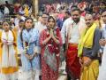 Bhumi Pednekar vists Mahakali temple with family - Hindi News | Bhumi Pednekar vists Mahakali temple with family | Latest entertainment News at Lokmattimes.com
