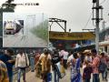 Mumbai: Commuters Struggle at Roofless Badlapur Station Amidst Heavy Rains - Hindi News | Mumbai: Commuters Struggle at Roofless Badlapur Station Amidst Heavy Rains | Latest navi-mumbai News at Lokmattimes.com