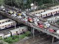 Thane: Road over-bridge passing over railway tracks becomes operational in Kalyan-Vitthalwadi section - Hindi News | Thane: Road over-bridge passing over railway tracks becomes operational in Kalyan-Vitthalwadi section | Latest maharashtra News at Lokmattimes.com