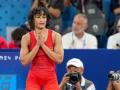 Vinesh Phogat Disqualified from Paris Olympics 2024 For Being Overweight; India's Gold Medal Hopes Dashed - Hindi News | Vinesh Phogat Disqualified from Paris Olympics 2024 For Being Overweight; India's Gold Medal Hopes Dashed | Latest other-sports News at Lokmattimes.com