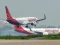 Delhi bound SpiceJet plane catches fire mid air, lands in Patna; all safe - Hindi News | Delhi bound SpiceJet plane catches fire mid air, lands in Patna; all safe | Latest national News at Lokmattimes.com