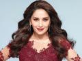 Watch! Madhuri shares list of must have items at home during COVID-19 pandemic - Hindi News | Watch! Madhuri shares list of must have items at home during COVID-19 pandemic | Latest entertainment News at Lokmattimes.com