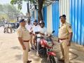 Mumbai Traffic Police Felicitates Safe Riders, Promoting Helmet Use and Road Safety in National Road Safety Month - Hindi News | Mumbai Traffic Police Felicitates Safe Riders, Promoting Helmet Use and Road Safety in National Road Safety Month | Latest maharashtra News at Lokmattimes.com