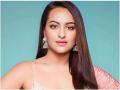 Sonakshi Sinha issues reacts on rumours of non bailable warrant issued against her - Hindi News | Sonakshi Sinha issues reacts on rumours of non bailable warrant issued against her | Latest entertainment News at Lokmattimes.com