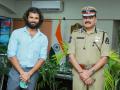 Coronavirus: Vijay Deverakonda meets Hyderabad police, assures them full cooperation - Hindi News | Coronavirus: Vijay Deverakonda meets Hyderabad police, assures them full cooperation | Latest entertainment News at Lokmattimes.com