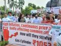 Congress leader Rahul Gandhi joins protest against GST hike - Hindi News | Congress leader Rahul Gandhi joins protest against GST hike | Latest national News at Lokmattimes.com