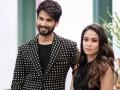 Shahid Kapoor Mira Rajput share Holi greetings with a romantic kiss - Hindi News | Shahid Kapoor Mira Rajput share Holi greetings with a romantic kiss | Latest entertainment News at Lokmattimes.com