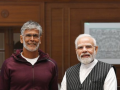 Milind Soman meets PM Narendra Modi in Delhi, duo discuss health and fitness - Hindi News | Milind Soman meets PM Narendra Modi in Delhi, duo discuss health and fitness | Latest entertainment News at Lokmattimes.com