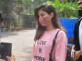 Rhea requests paparazzi to not follow her car after she gets clicked with brother Showik - Hindi News | Rhea requests paparazzi to not follow her car after she gets clicked with brother Showik | Latest entertainment News at Lokmattimes.com