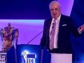 IPL auctioneer Hugh Edmeades faints during mega auction - Hindi News | IPL auctioneer Hugh Edmeades faints during mega auction | Latest cricket News at Lokmattimes.com