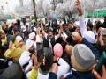 Rahul Gandhi unfurls Tricolour at Congress HQs in Srinagar as Bharat Jodo Yatra ends - Hindi News | Rahul Gandhi unfurls Tricolour at Congress HQs in Srinagar as Bharat Jodo Yatra ends | Latest national News at Lokmattimes.com