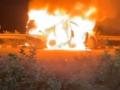 Agra Car Fire: Moving Vehicle Bursts Into Flames, Passengers Escape in Dramatic Fashion (Watch Video) - Hindi News | Agra Car Fire: Moving Vehicle Bursts Into Flames, Passengers Escape in Dramatic Fashion (Watch Video) | Latest national News at Lokmattimes.com