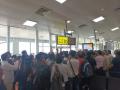 Watch: Passenger distress at Pune airport, 10-hour delay sparks frustration - Hindi News | Watch: Passenger distress at Pune airport, 10-hour delay sparks frustration | Latest maharashtra News at Lokmattimes.com