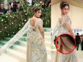 Alia Bhatt Applies 'Kaala Teeka' Behind Her Ear at Met Gala 2024; Fans React as Photo Goes Viral - Hindi News | Alia Bhatt Applies 'Kaala Teeka' Behind Her Ear at Met Gala 2024; Fans React as Photo Goes Viral | Latest entertainment News at Lokmattimes.com