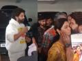 Allu Arjun Arrested: Pushpa 2 Actor Shares a Goodbye Kiss with Wife Sneha Reddy (Watch Video) - Hindi News | Allu Arjun Arrested: Pushpa 2 Actor Shares a Goodbye Kiss with Wife Sneha Reddy (Watch Video) | Latest entertainment News at Lokmattimes.com