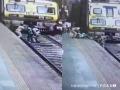 Thane News: Chain Snatcher Arrested by Police During Daring Escape Attempt at Ambernath Railway Station, CCTV Footage Goes Viral - Hindi News | Thane News: Chain Snatcher Arrested by Police During Daring Escape Attempt at Ambernath Railway Station, CCTV Footage Goes Viral | Latest thane News at Lokmattimes.com
