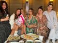 Mom to be Kareena Kapoor, enjoys Chai and Chaat on Amrita Arora's 43rd birthday - Hindi News | Mom to be Kareena Kapoor, enjoys Chai and Chaat on Amrita Arora's 43rd birthday | Latest entertainment News at Lokmattimes.com