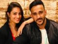 Watch Video! Anita Hassanandani slaps husband Rohit Reddy - Hindi News | Watch Video! Anita Hassanandani slaps husband Rohit Reddy | Latest entertainment News at Lokmattimes.com