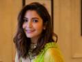 Bombay HC refuses relief to Anushka Sharma and disposes of pleas against sales tax demand - Hindi News | Bombay HC refuses relief to Anushka Sharma and disposes of pleas against sales tax demand | Latest entertainment News at Lokmattimes.com
