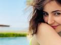 Anushka Sharma turns the heat in a neon swimsuit, Virat Rohli reacts - Hindi News | Anushka Sharma turns the heat in a neon swimsuit, Virat Rohli reacts | Latest entertainment News at Lokmattimes.com