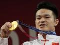 China's Shi Zhiyong breaks world record in weightlifting to win gold in 73kg category - Hindi News | China's Shi Zhiyong breaks world record in weightlifting to win gold in 73kg category | Latest other-sports News at Lokmattimes.com