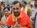 Former Delhi CM Arvind Kejriwal, Wife Sunita Offer Prayers at Tirupati's Venkateswara Swamy Temple (Watch Video) - Hindi News | Former Delhi CM Arvind Kejriwal, Wife Sunita Offer Prayers at Tirupati's Venkateswara Swamy Temple (Watch Video) | Latest national News at Lokmattimes.com