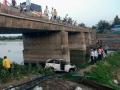 Pune: Car falls into river bed, two survive with injuries - Hindi News | Pune: Car falls into river bed, two survive with injuries | Latest maharashtra News at Lokmattimes.com