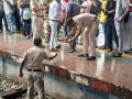 Firing at Badlapur Railway Station; Passengers Gripped By Panic - Hindi News | Firing at Badlapur Railway Station; Passengers Gripped By Panic | Latest maharashtra News at Lokmattimes.com