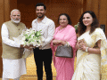 Randeep Hooda Meets Prime Minister Narendra Modi With His Family - Hindi News | Randeep Hooda Meets Prime Minister Narendra Modi With His Family | Latest entertainment News at Lokmattimes.com