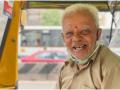 Bengaluru auto driver used to be an English lecturer, his story will win your heart - Hindi News | Bengaluru auto driver used to be an English lecturer, his story will win your heart | Latest social-viral News at Lokmattimes.com