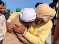 Viral Video! Separated by partition, two brothers reunite at Kartarpur corridor after 74 years - Hindi News | Viral Video! Separated by partition, two brothers reunite at Kartarpur corridor after 74 years | Latest social-viral News at Lokmattimes.com