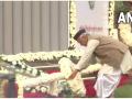 Congress slams Maha Governor Koshyari for not removing footwear while paying tributes to 26/11 martyrs - Hindi News | Congress slams Maha Governor Koshyari for not removing footwear while paying tributes to 26/11 martyrs | Latest maharashtra News at Lokmattimes.com