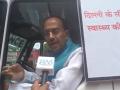 Arvind Kejriwal To Surrender on June 2: BJP Leader Vijay Goel Brings Ambulance for Delhi CM (Watch Video) - Hindi News | Arvind Kejriwal To Surrender on June 2: BJP Leader Vijay Goel Brings Ambulance for Delhi CM (Watch Video) | Latest national News at Lokmattimes.com